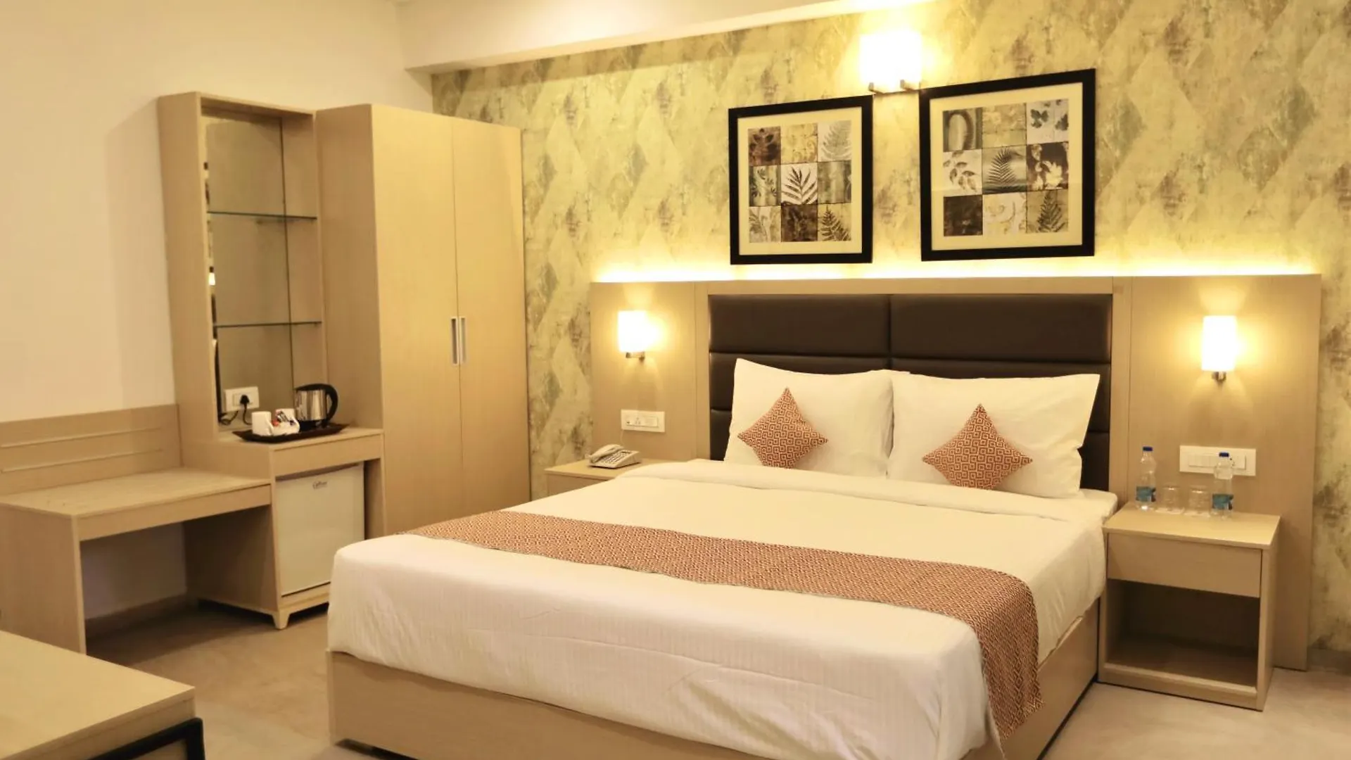 ***  Shourya Residency Hotel Udaipur India