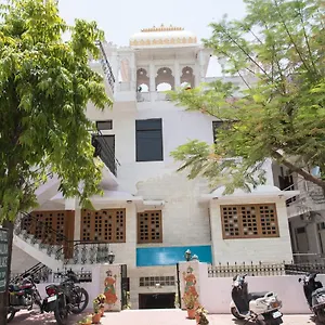 Hotel Oyo 14118 Kalika Palace, Udaipur