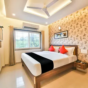 Hotel Golden Feather, Udaipur